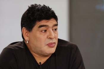 Diego-Maradona-apparait-transforme-apres-son-lifting_article_landscape_pm_v8.jpg